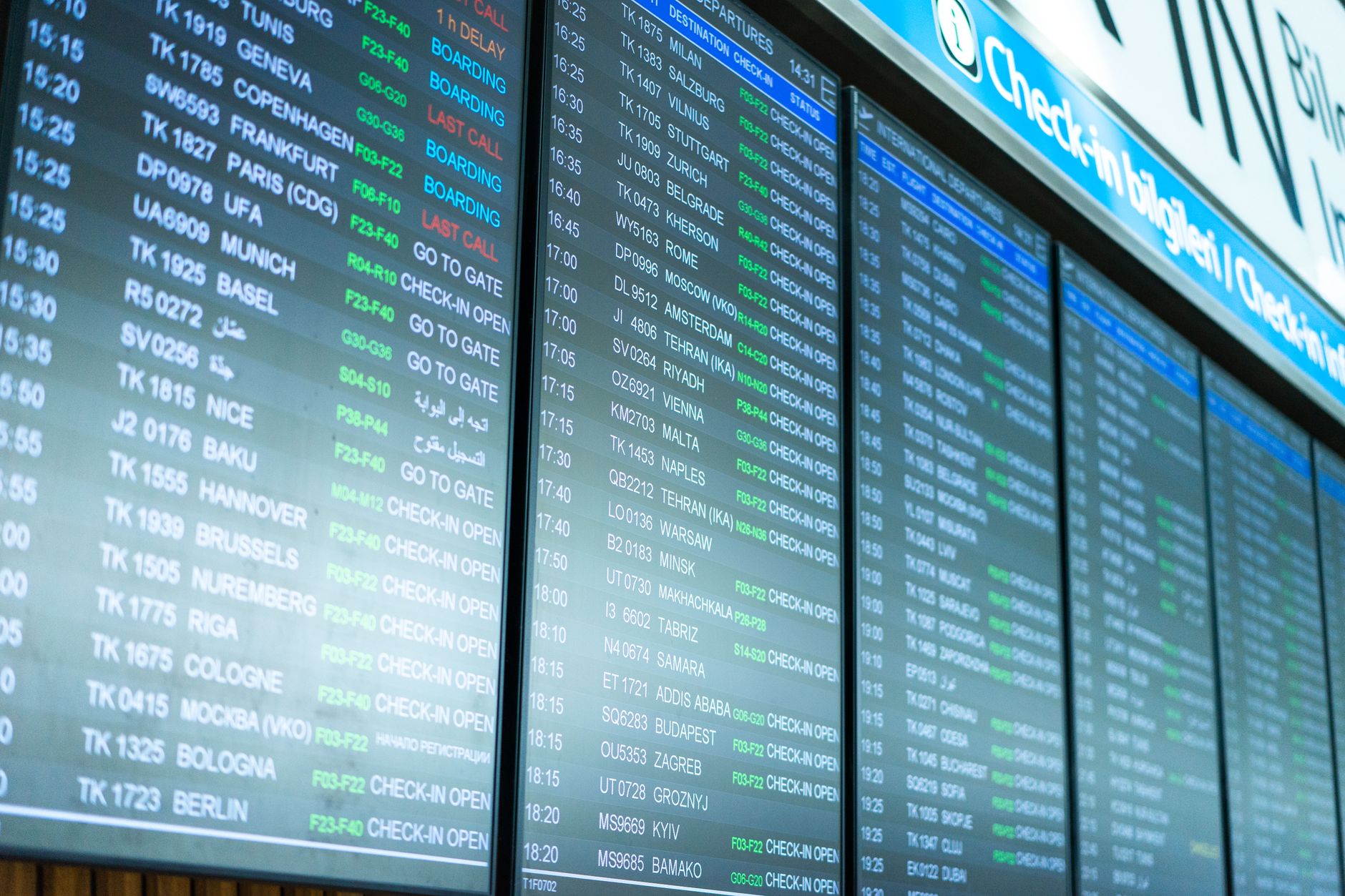 Book Your Long-Haul Flight on the Wrong Day and You'll Pay for It