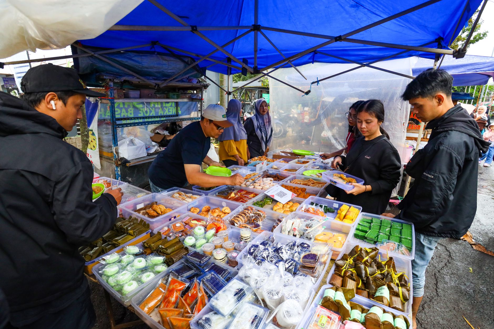 Eating at Markets Instead of Restaurants Will Change Your Budget More Than Any Flight Deal