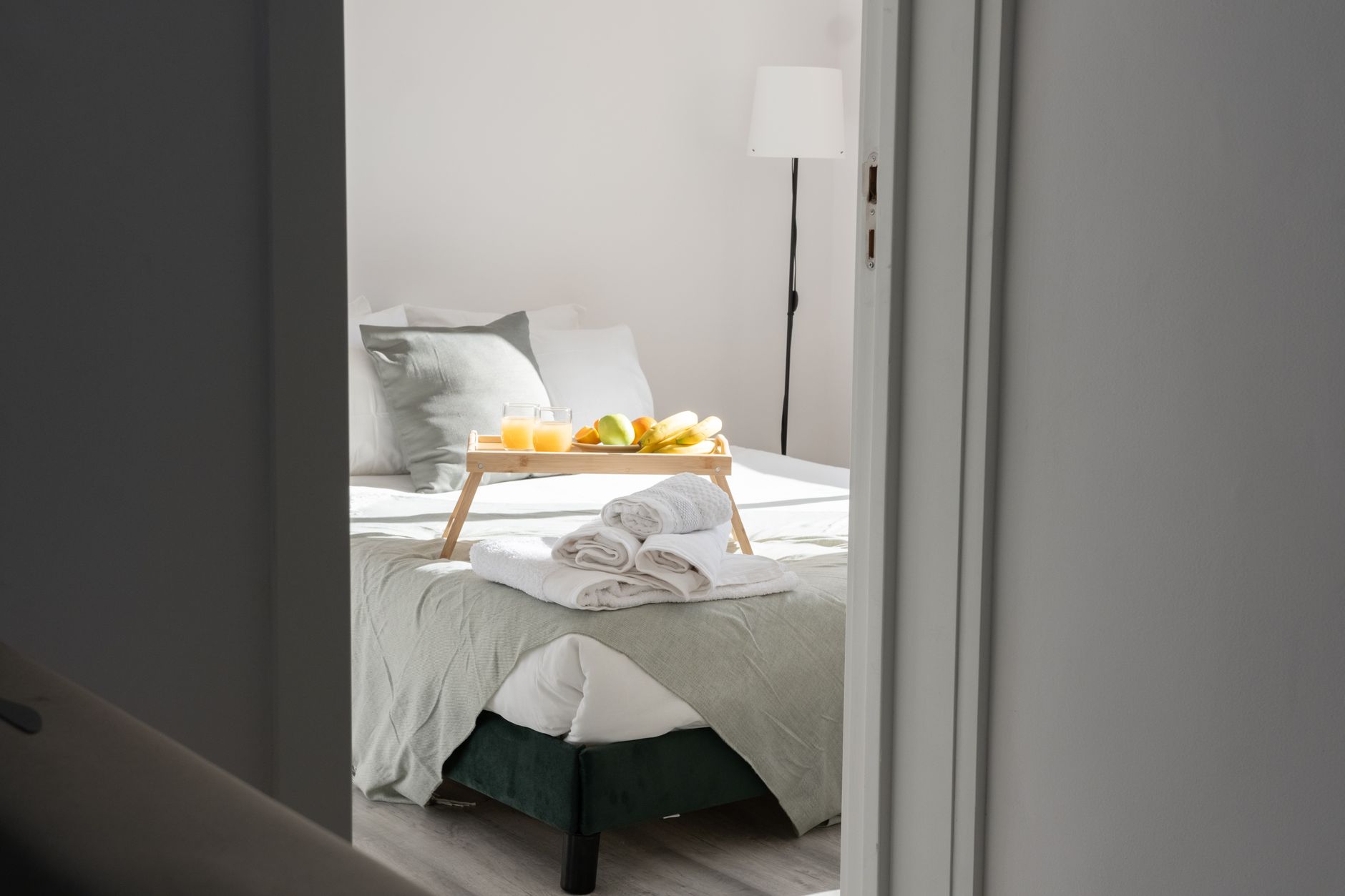 The Airbnb Long-Stay Discount Is Real, and Most People Leave It on the Table